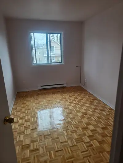 Bonjour, chambre à louer située près de gouin à st-michel, dans un environnement paisible L’appartem...