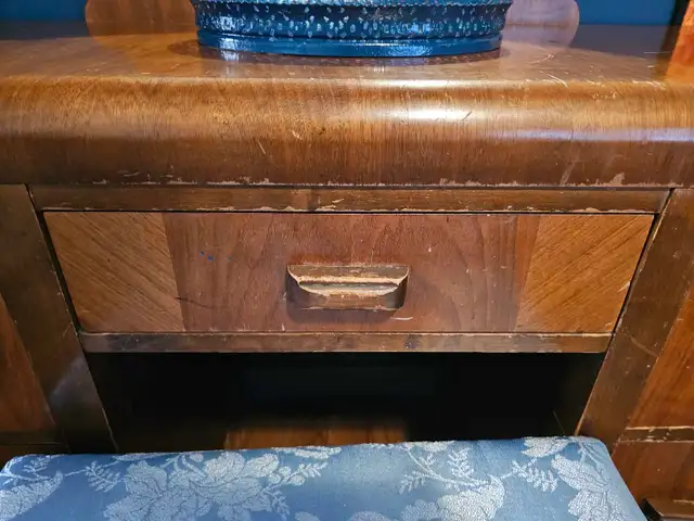 Antique Vanity with Mirror and Stool in Dressers & Wardrobes in Edmonton - Image 6