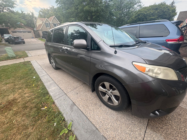 2014 Toyota Sienna  in Cars & Trucks in Mississauga / Peel Region - Image 4