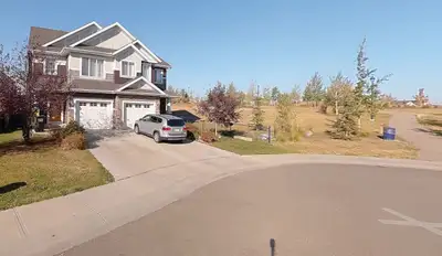 Enjoy the resort lifestyle of Lake Summerside! A well maintained 3 bedroom + 2.5 bathroom half duple...