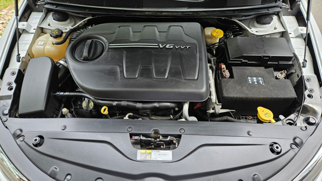 2016 Chrysler 200 Limited in Cars & Trucks in Gatineau - Image 4