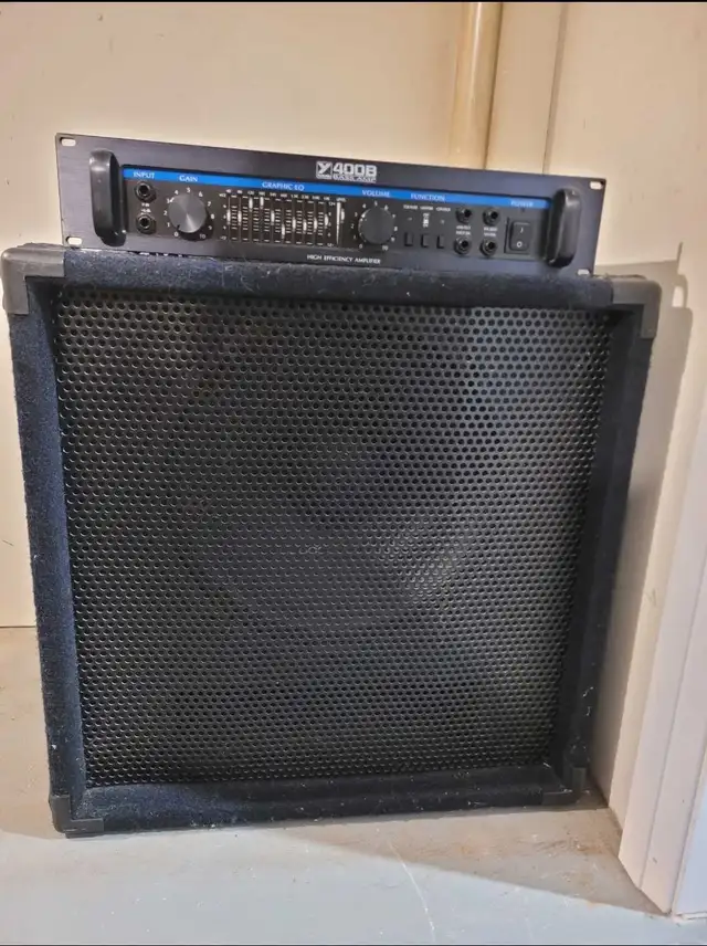 Yorkville 400B bass amplifier in Amps & Pedals in Oakville / Halton Region - Image 2