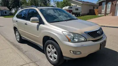 Good reliable used vehicle Fully automatic 233 994 km Leather interior Heated seats Wood trim Sunroo...