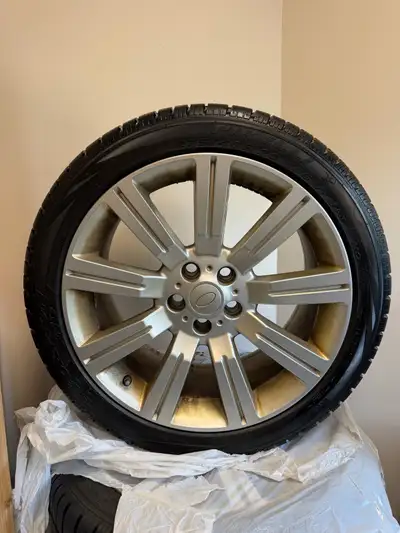 Oem Range Rover 20 inch on brand new perelis for only 850 this is a crazy deal