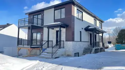 À louer : beaux grands 5½ (plus de 1300 pi²) dans un triplex neuf style condo situé à Saint-Émile, i...