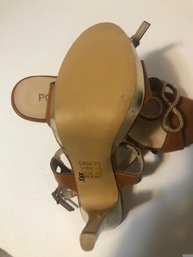 Womens Brown & Gold Heels. Size 38 (7) in Women's - Shoes in Edmonton - Image 6