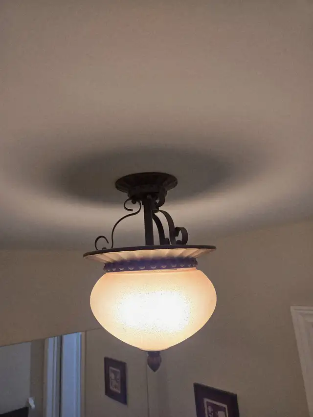 Semi Flush Mount Light fixture (bedroom / hallway / bathroom) in Indoor Lighting & Fans in Markham / York Region - Image 4