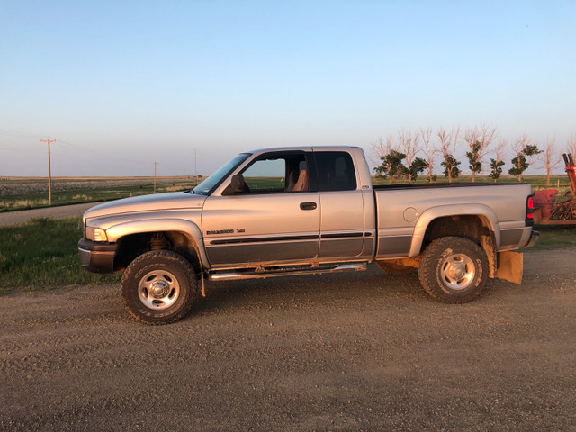 2001 dodge ram 2500 Cummins low km in Cars & Trucks in Medicine Hat