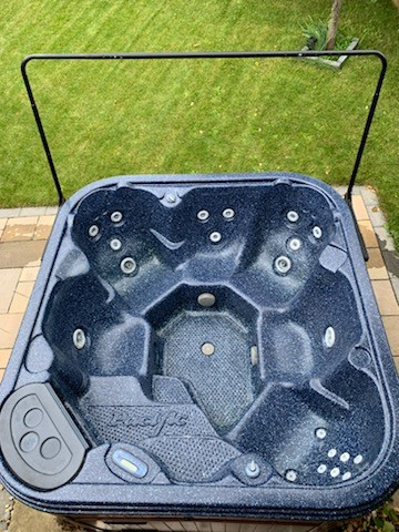 Hot Tub - Free in Hot Tubs & Pools in Cambridge