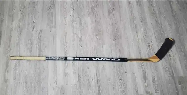 Tomas Kaberle Game Used Maple Leafs Hockey Stick  in Arts & Collectibles in City of Toronto - Image 4