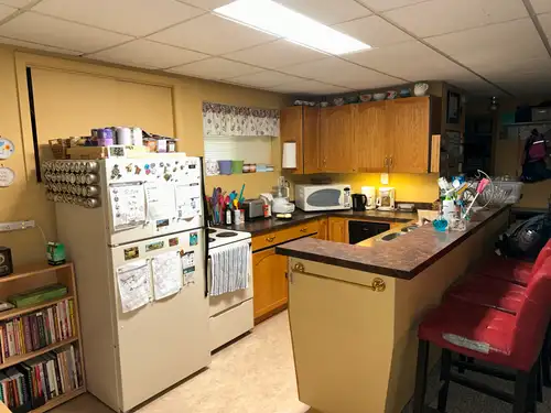 I AM LOOKING FOR A QUIET SINGLE PERSON, COUPLE OR 2 ROOMMATES OVER 25 YEARS OF AGE TO RENT MY FURNIS...