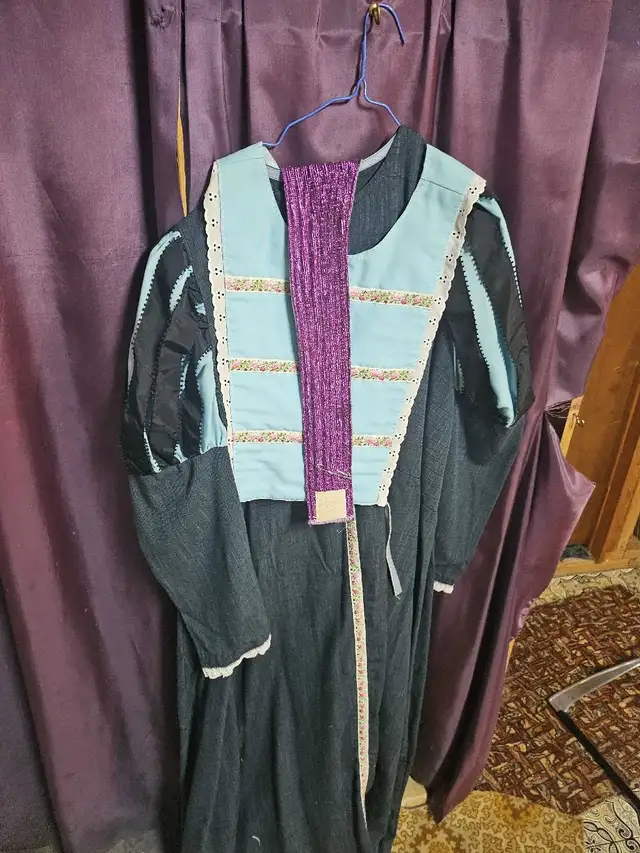 Costume robe médiévale medium in Costumes in Sherbrooke - Image 7