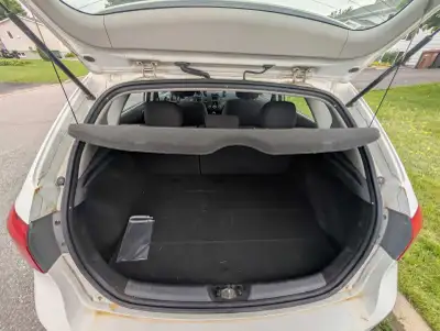 Cette Kia Forte5 est une voiture polyvalente et pratique, idéale pour vos déplacements quotidiens. B...