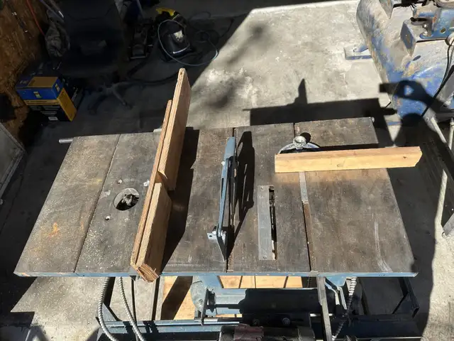 8” table saw with router attachment in Power Tools in Red Deer - Image 3