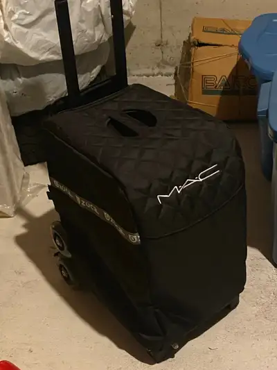 Selling an authentic ZÜCA x MAC Cosmetics Professional Artist Case in excellent condition. This is t...