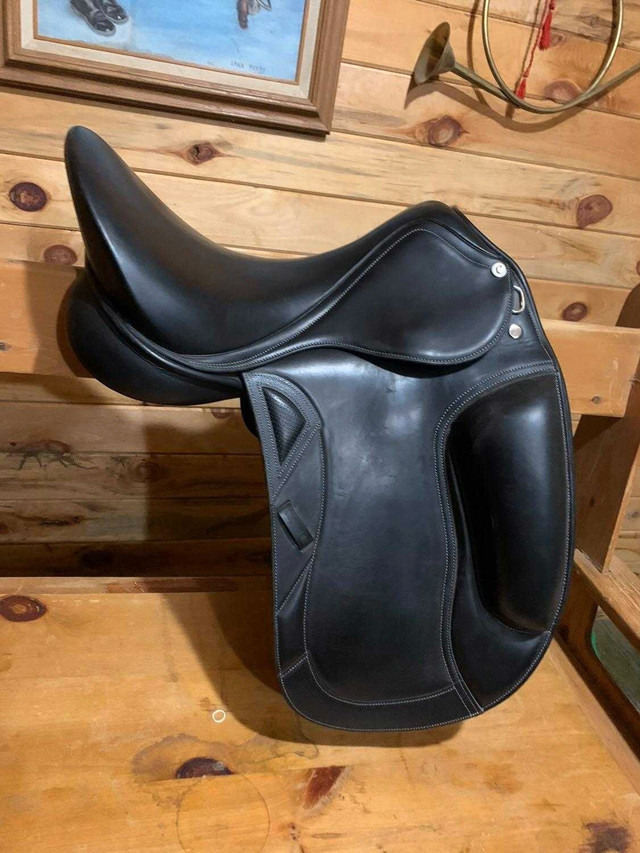 COLLEGIATE INTEGRITY MONO DRESSAGE SADDLE in Other in Napanee - Image 4