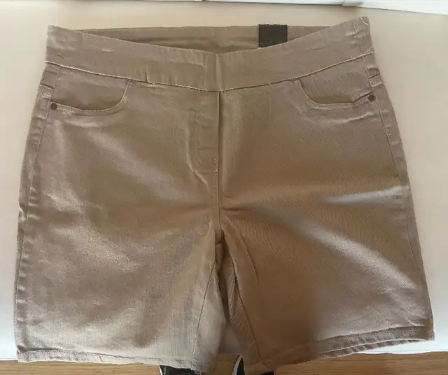 Ladies pull-on shorts (new with tags) size 18W in Women's - Bottoms in Oshawa / Durham Region - Image 3