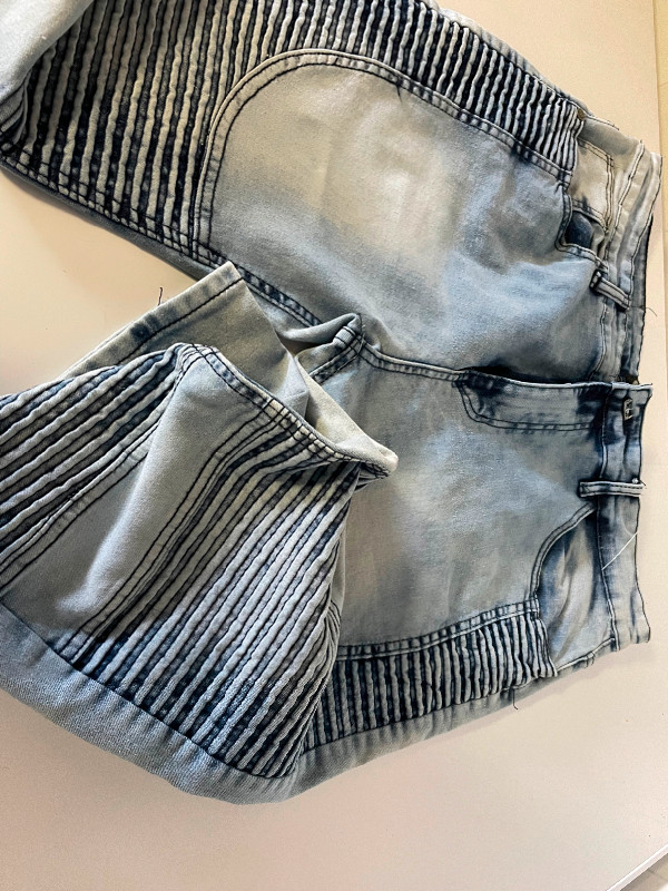 Jeans femme dans Femmes - Pantalons et shorts  à Drummondville