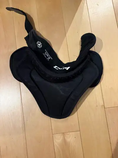 CCM TC-500 Junior Neck Guard / protege coup CCM, View more