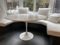 Table Knoll  Saarinen 47"