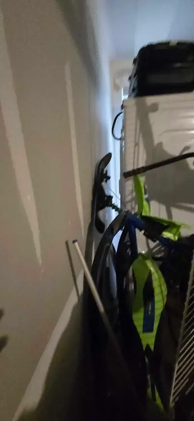 GT cruiser in mint shape kids just grew out of it payed 130$ asking 40$ has shocks and rope to pull...