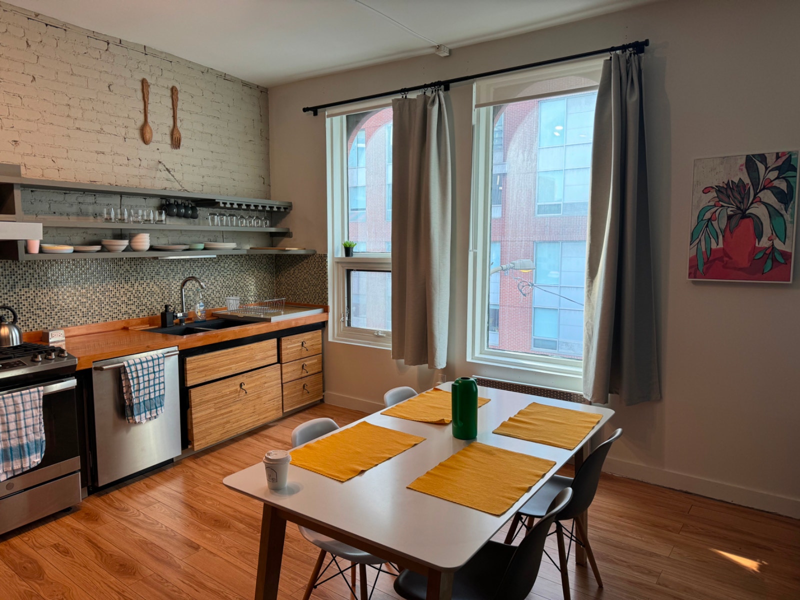 Magnifique loft entièrement meublé avec une chambre fermée. — photo 2