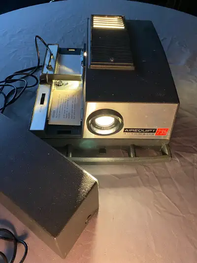 For sale is an Airequipt Automatic 235 slide projector, a vintage piece of technology ready to bring...