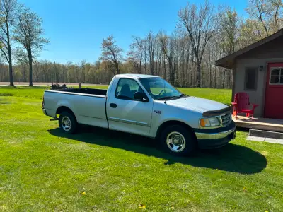 2001 Ford F-150 long box. 228000 kms. V6 engine. Good power train. New complete brakes in front. Goo...