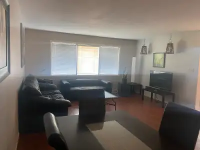 Inner City - 2 bedroom Main Floor Suite Near Chinook Mall