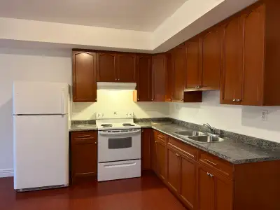 2 Bedroom Suite for Rent – Heritage Area Bright and cozy 2 bed, 1 bath suite located in the beautifu...