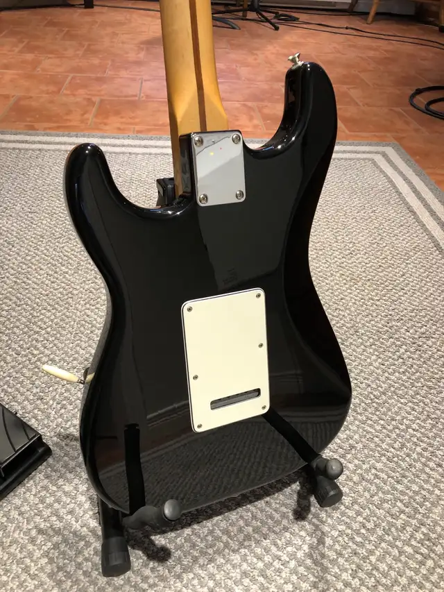 Guitare Fender Strat & Pédalier Boss GT-100 in Guitars in Sherbrooke - Image 3