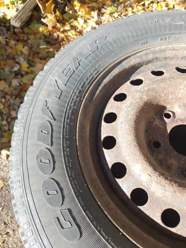 Winter tires on rims 235/65R16 in Tires & Rims in Kingston - Image 4