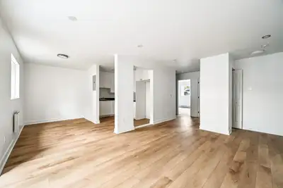 TRÈS BEAU ET TRÈS PROPRE LOGEMENT RÉNOVÉ A LOUER 4 1/2 - 4.5 au Vieux Longueuil bien situé proche de...