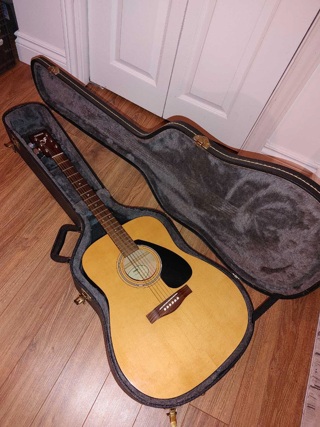 Yamaha acoustic guitar w/case in Guitars in Fredericton