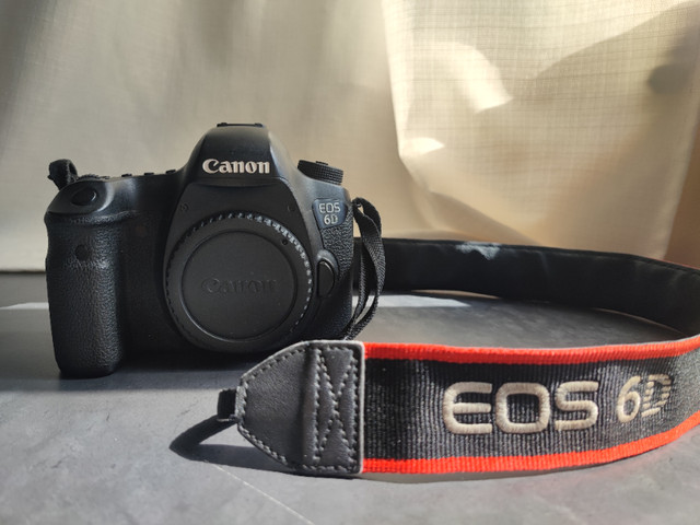 Canon EOS 6D.  +   Zoom lens EF 24-105mm + ACCESOIRES 1500 $ CAN dans Appareils photo et caméras  à Laval/Rive Nord - Image 2