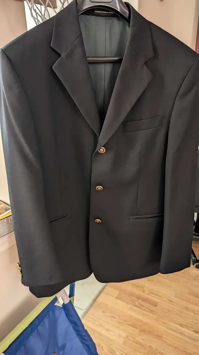 FS: Like NEW Men's Suit Jacket / Sport Coat in Men's in City of Halifax - Image 2