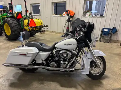 25,387 km Stage 2 Completed Aftermarket: windshield,handle grips. OPEN TO OFFERS Call Jim directly 7...