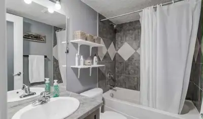 Condo Available Dec 1, 2026 In Peaceful Community of Crescent Heights. Rent $1200 Per Month. 1 Min....