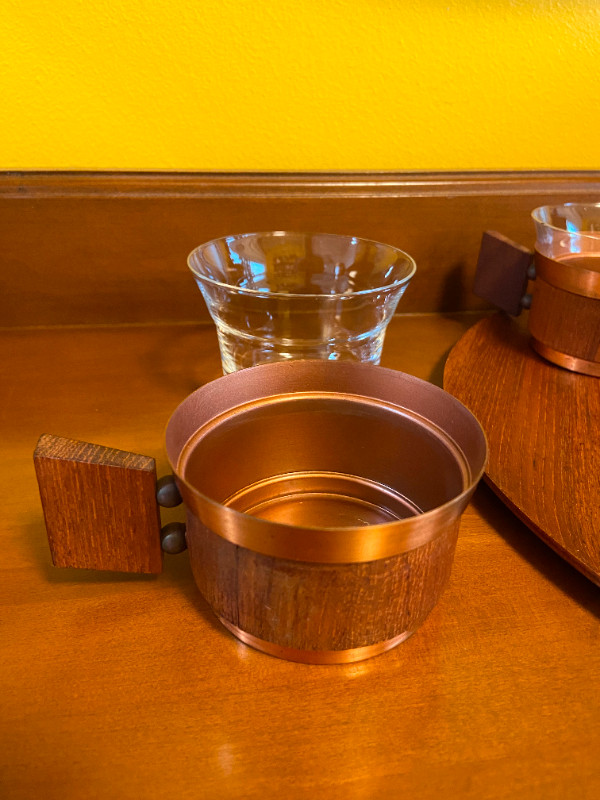 MCM Vintage Round Teak Serving Tray with 6 Copper Teak Cups Mugs in Arts & Collectibles in Oshawa / Durham Region - Image 3