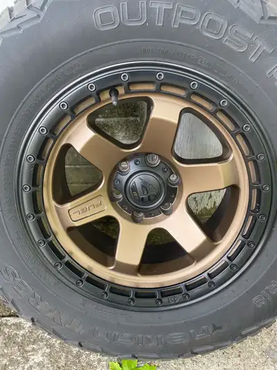 2022 Nokian Outpost AT L/T 275/70R 18 Full set of lug nuts / sensors No curb or road rash. Low km. I...