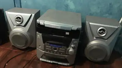 RCA RS2602 stereo and speakers system, View more