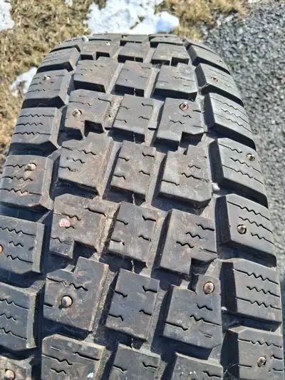 2 winter tires with studs, 4 rims with sensors to fit Ford ranger.