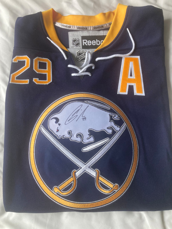 Signed NHL  Buffalo Sabres Reebok Jersey (Jason Pominville). New in Arts & Collectibles in Hamilton - Image 2