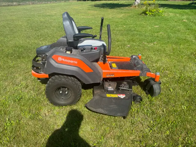 Husqavrna zero turn lawn mower in Lawnmowers & Leaf Blowers in Barrie - Image 3
