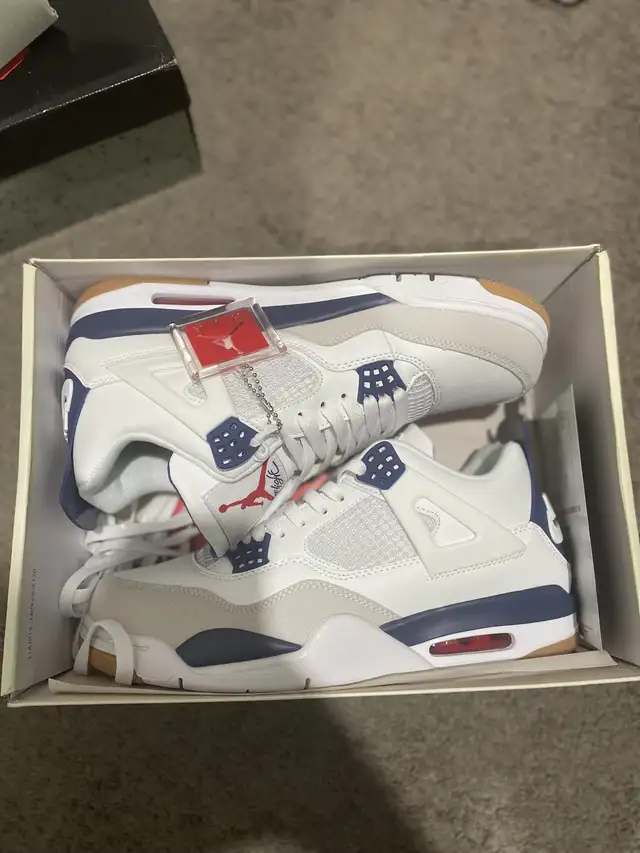 Jordan 4 SB Navy in Men's Shoes in Calgary - Image 4
