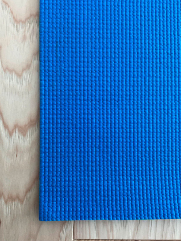Blue Yoga Mat in Exercise Equipment in Barrie - Image 3