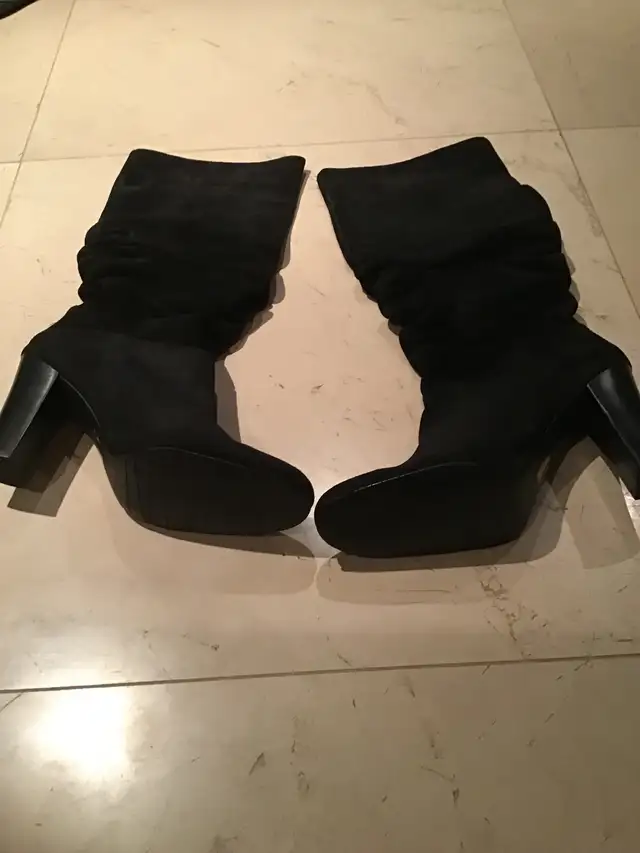  Women’s slouch knee-high suede boots  in Women's - Shoes in Markham / York Region - Image 3