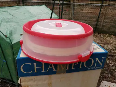 Like new condition. Expandable cover adapts to height of cake or cupcakes. Bonus devilled egg trays...