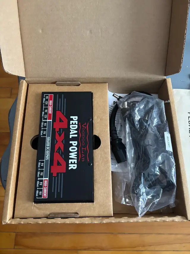 Voodoo Lab Pedal Power 4x4 in Amps & Pedals in City of Montréal - Image 3