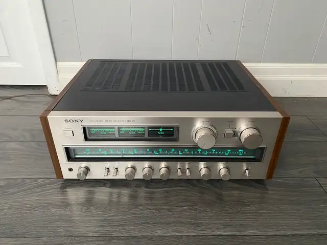 Vintage Sony STR V5 Stereo Receiver in Stereo Systems & Home Theatre in St. Catharines - Image 5